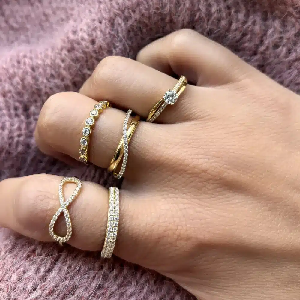Guldsmed Lind Scrouples 8karat guld ring med sten af zirkonia 715643